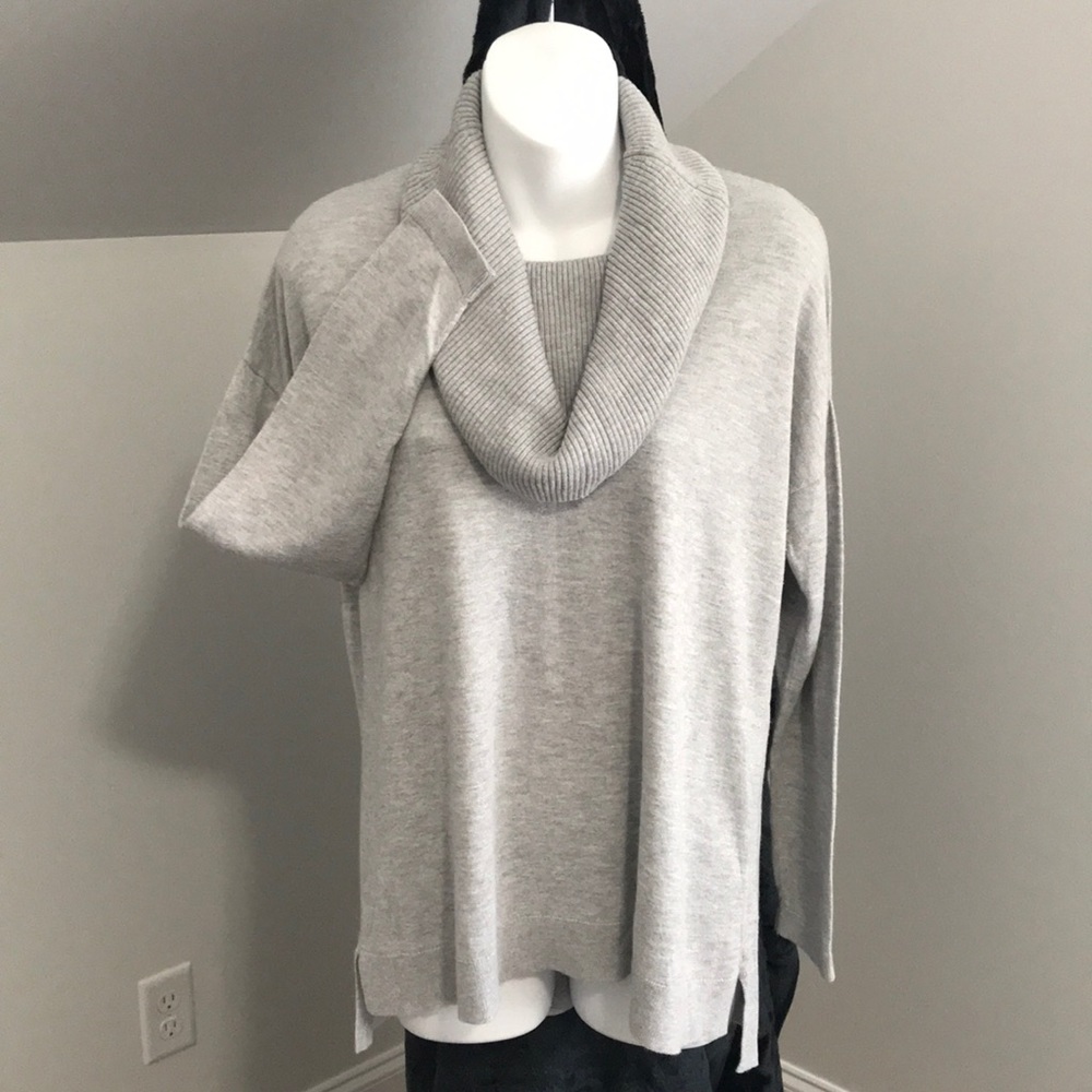 CROWN & IVY GRAY LONG LEEVE COWL NECK SWEATER